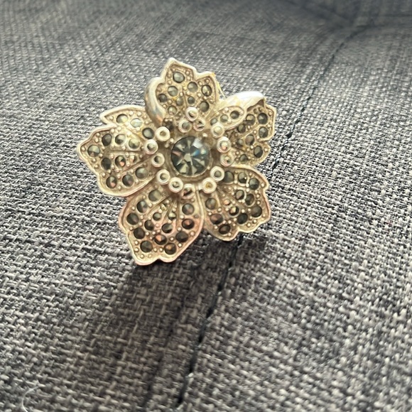 Gorgeous Silver Marcasite Floral Clip Earrings - Picture 16 of 16